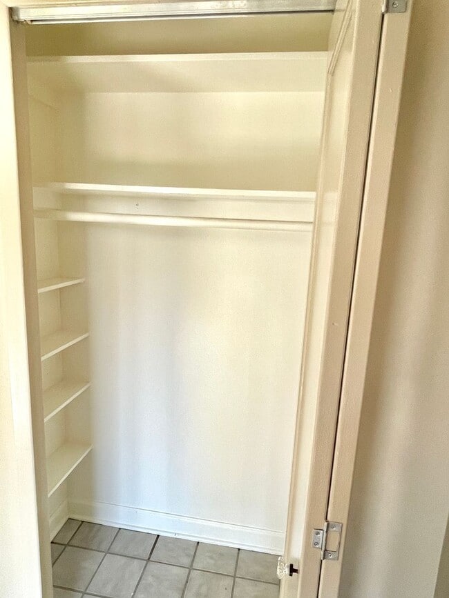 Building Photo - Woodstock area, 1 bedroom, 1 bath with finished basement