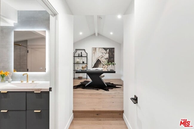 Building Photo - 4943 Palomar Dr