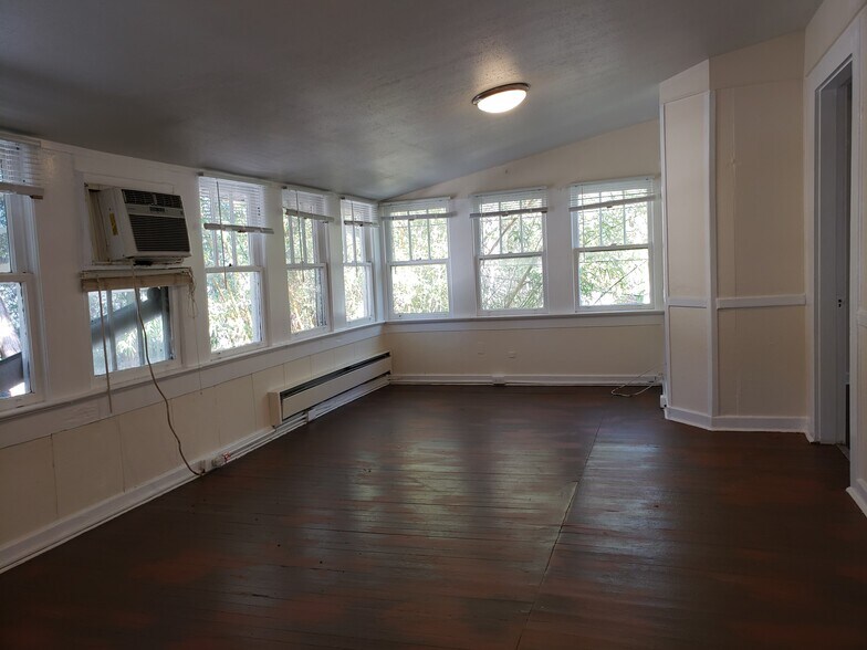 Building Photo - 480 31st Ave N