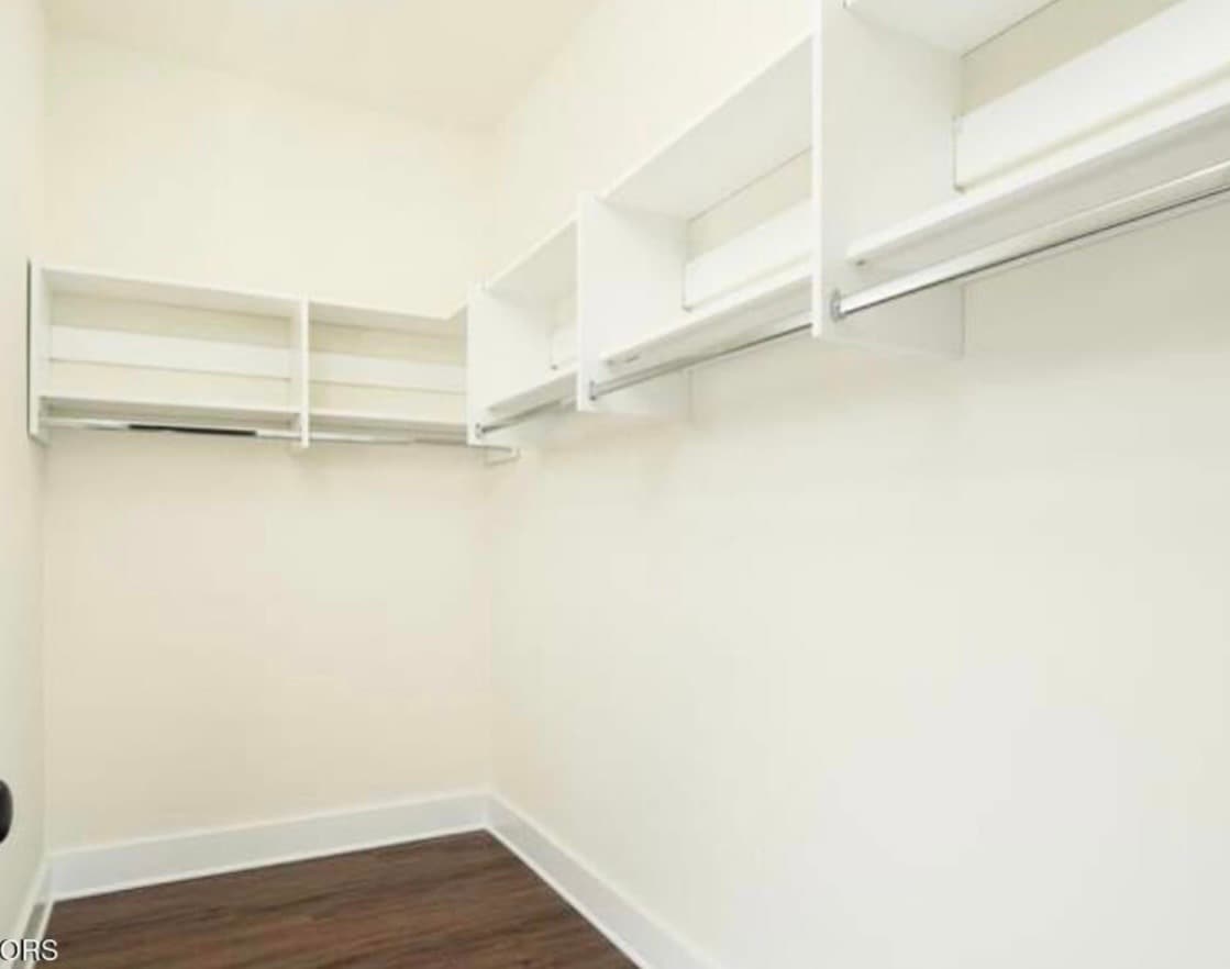 Building Photo - 2226 Riverside Dr