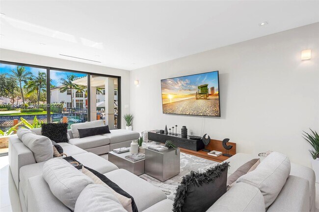 Building Photo - 850 Washington St