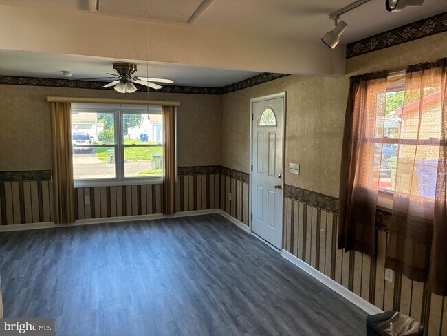 Building Photo - 18 Glover Ln