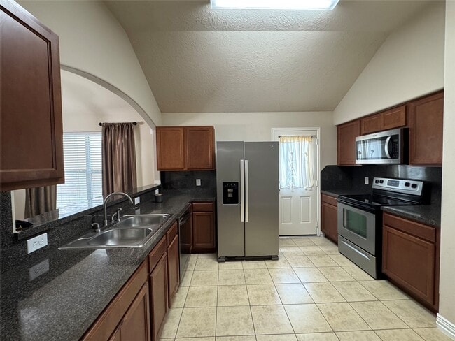 Building Photo - 10738 Plum Dale Way