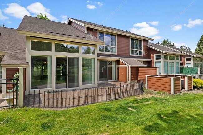 Primary Photo - Eagle Crest Townhome Steps to Lakeside Cen...