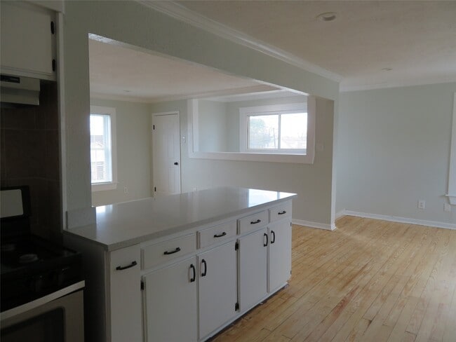 Building Photo - 5611 Lawson St