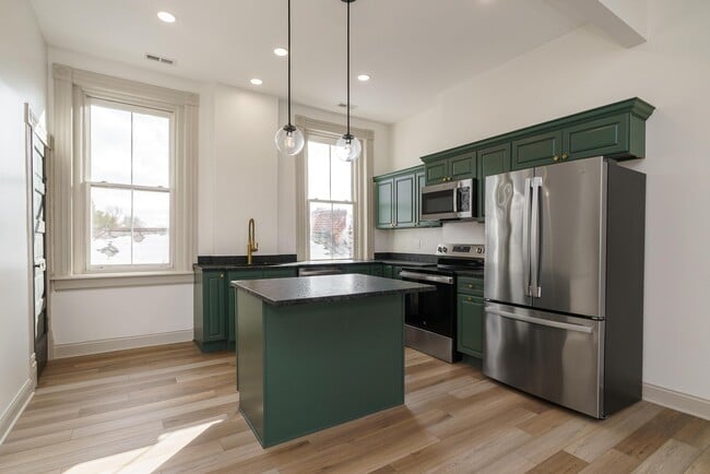 Building Photo - 828 City Park Ave