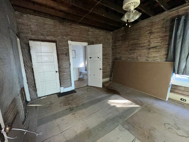 Building Photo - 2254 Lee Ave