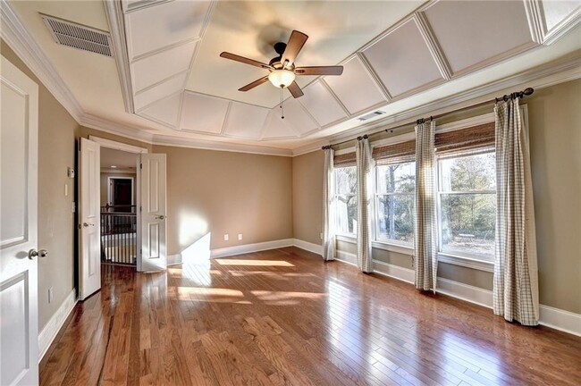 Building Photo - 5570 Viewpoint Ct