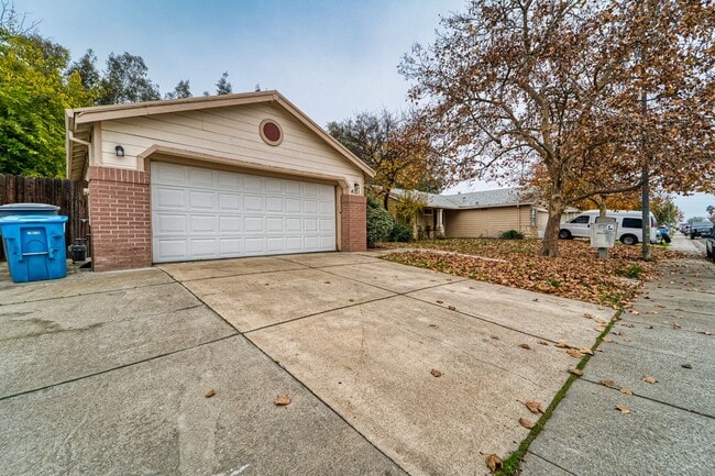 Building Photo - Olivehurst Living: 4 Beds, 2 Baths with Easy Commuting