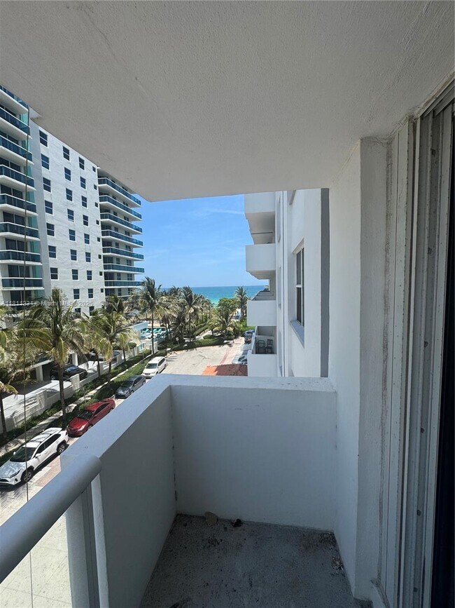Building Photo - 9195 Collins Ave