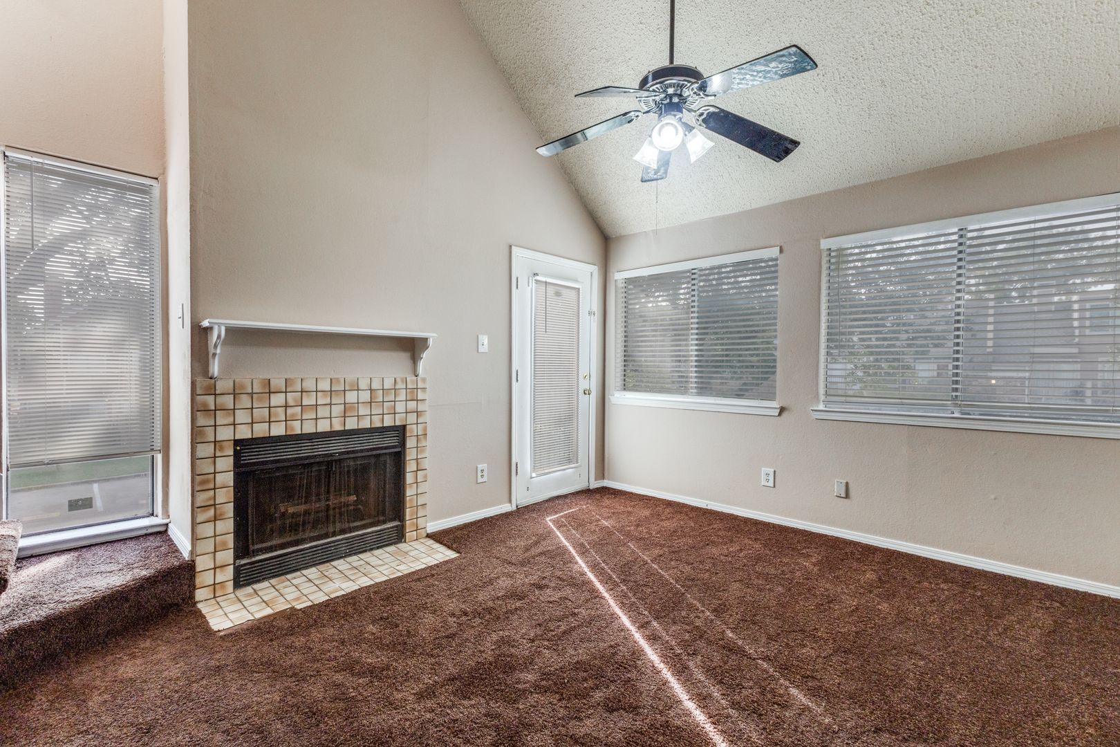 Building Photo - 9833 Walnut St