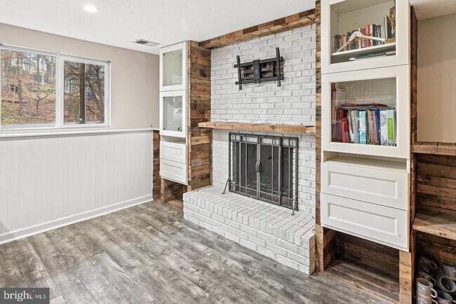 Building Photo - 1005 Aquia Dr