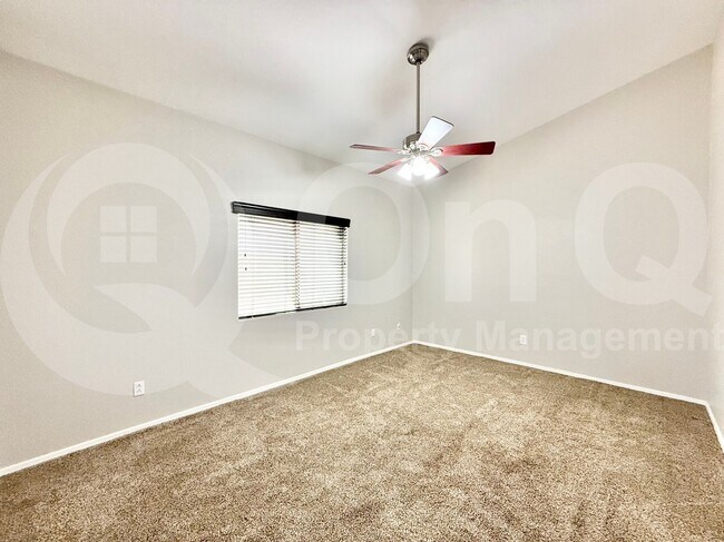 Building Photo - 1523 E Black Diamond Dr