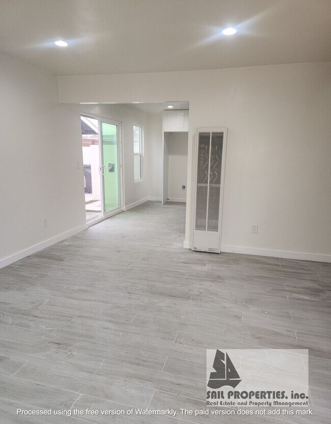 Building Photo - 916 Delaware St