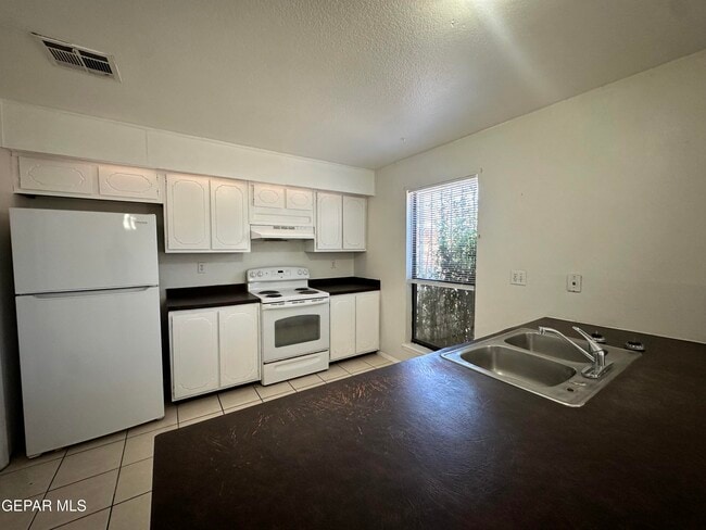 Building Photo - 336 Villa Canto St