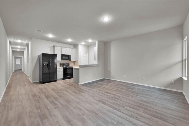 Building Photo - 419 E Avenue G