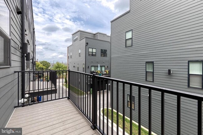 Building Photo - 909 Grundy St