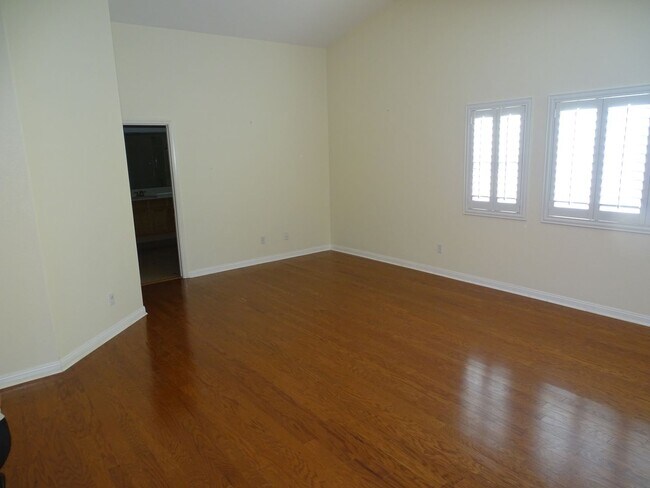 Building Photo - 5 BED Summerlin home w/ 1ST FLOOR BED AND 3/4 BATH