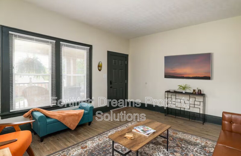 Building Photo - 720 S Broad St