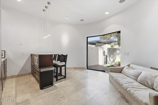 Building Photo - 3112 E Palo Verde Dr