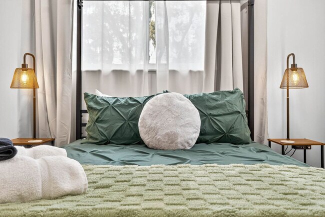 Building Photo - 319 Brentwood Dr