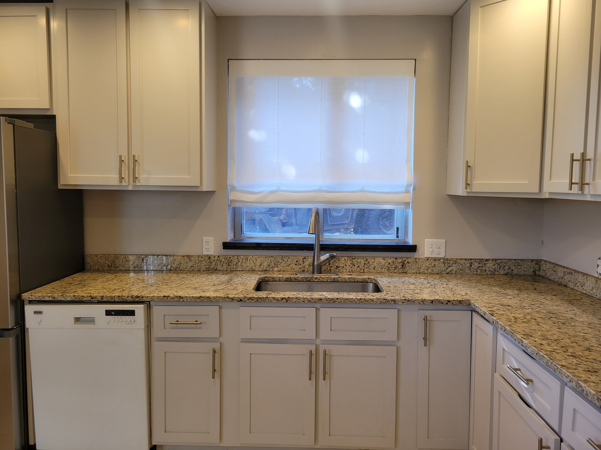 Kitchen - 16061 W 56th Plz