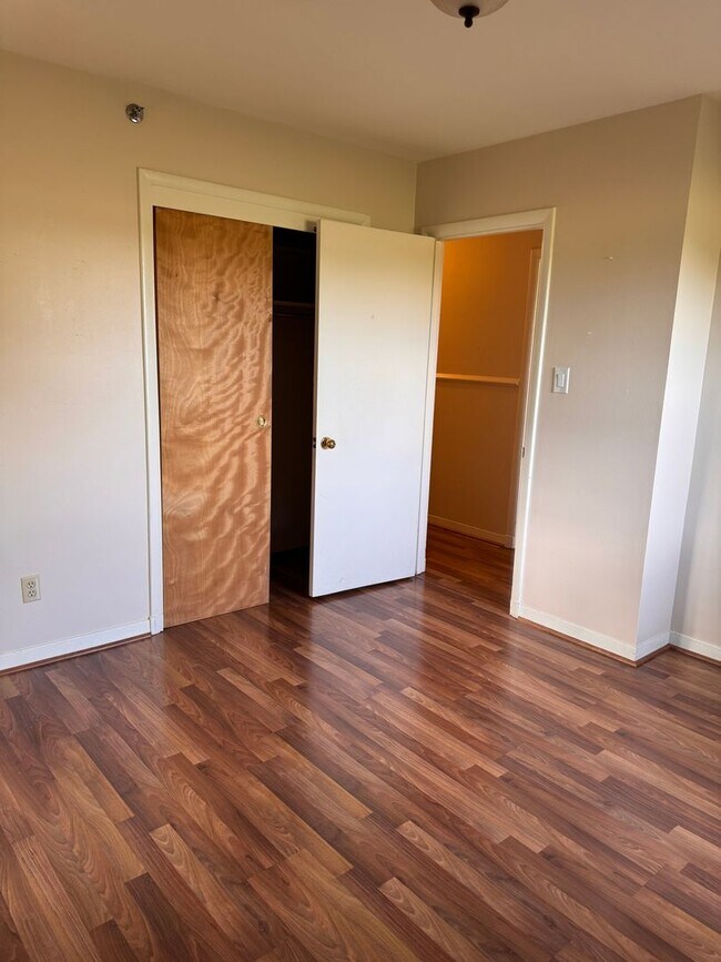 Building Photo - 5 Bedroom || 3 Bathroom Home with All Util...