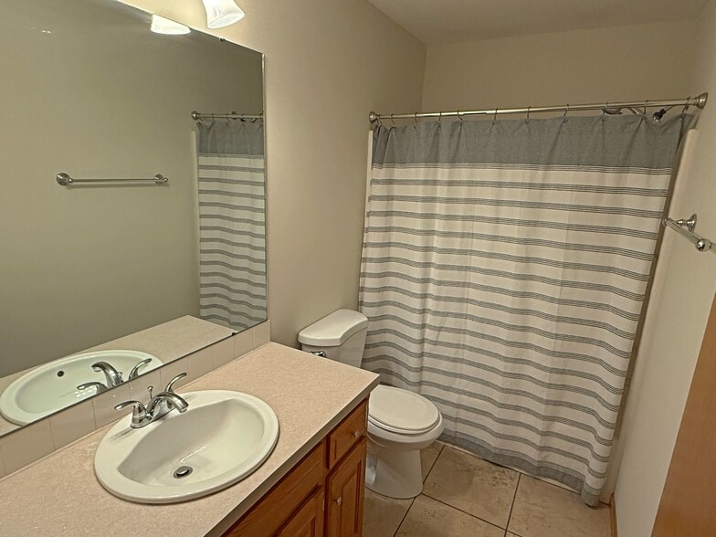 Building Photo - 2716 Larkspur Ct