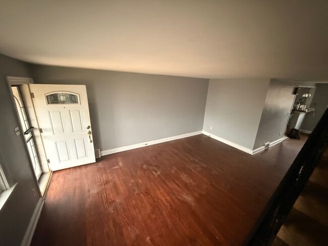 Building Photo - Spacious 3BR Home in Overbrook Park – Front Yard, Modern Kitchen, Washer and Dryer & Basement