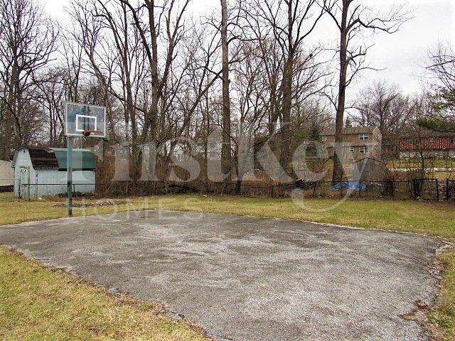Building Photo - 5507 Armstrong Dr