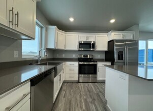 Building Photo - 3916 Scorpio Dr SE