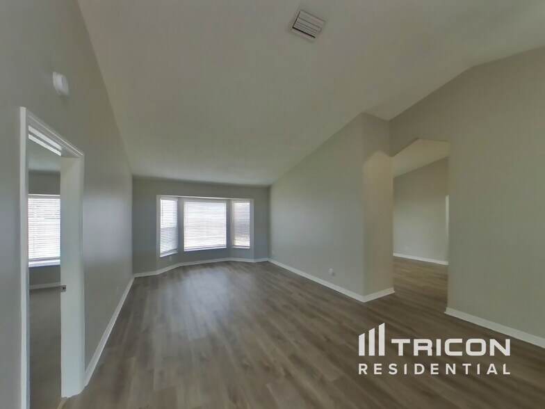 Building Photo - 13410 Maureen Ave