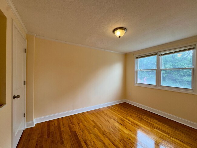 Building Photo - 1243 S Grantley St