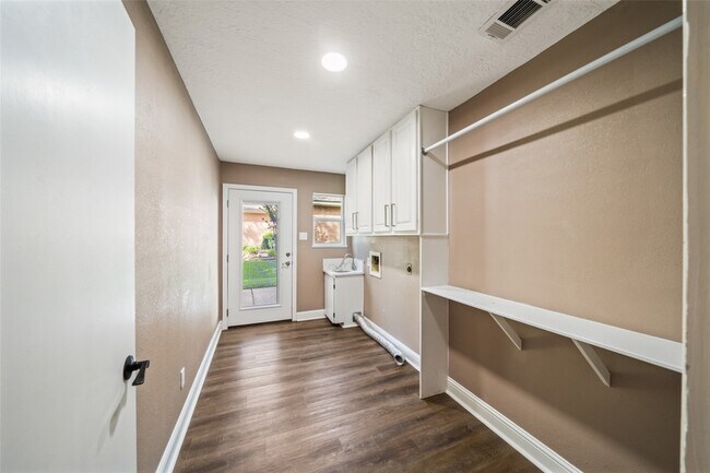 Building Photo - 3019 Ramblewood Rd