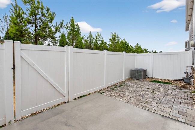 Building Photo - 7481 Hartsfield Dr