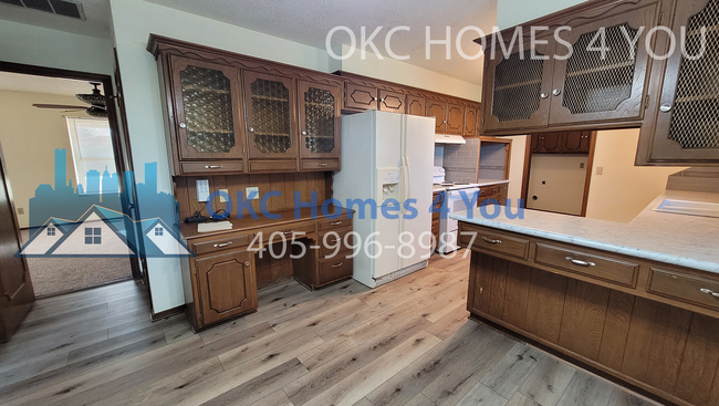 Building Photo - 3 Bed with Lake Hefner View