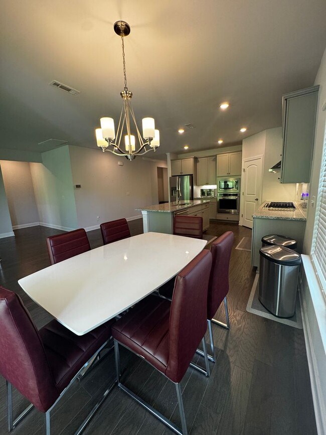 Building Photo - Newly build full furnished 3 bed 2 bath ho...