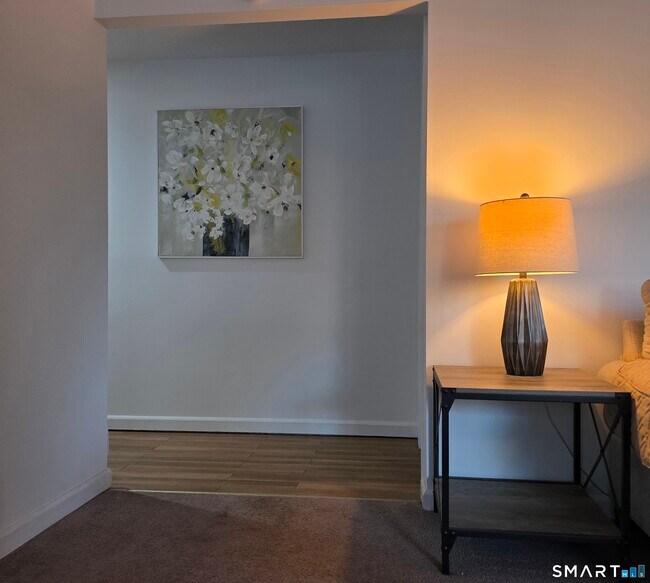 Building Photo - 7 Padanaram Rd