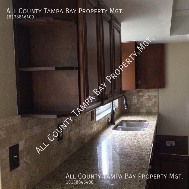 Building Photo - 15604 Deer Glen Dr