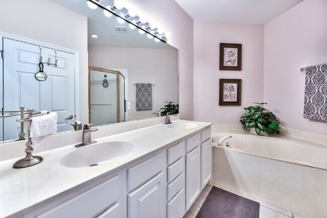 Building Photo - COACH HOME AT PELICAN BAY