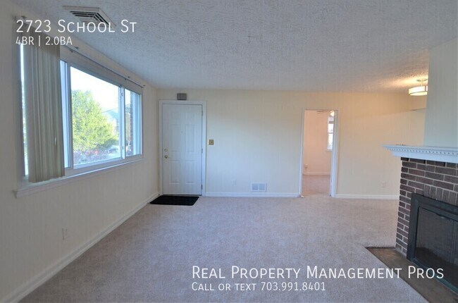 Building Photo - 2723 School St
