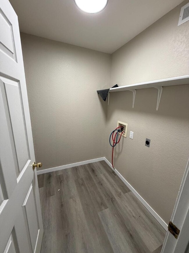 Building Photo - 409 Hutton Ln