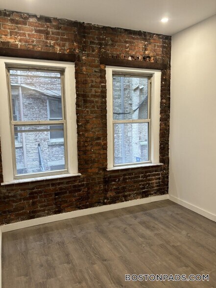 Building Photo - 109 Peterborough St