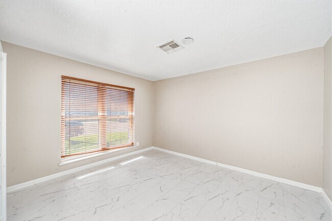 Building Photo - 1318 55th St