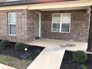 Building Photo - 208 Magnolia Villas