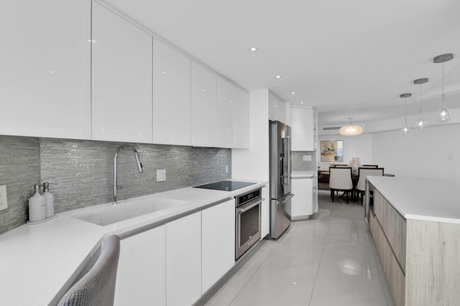 Building Photo - 550 S Ocean Blvd