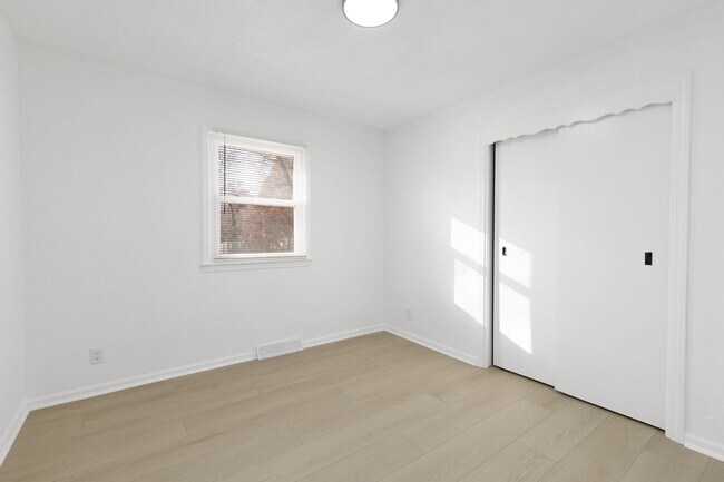 Building Photo - For Rent – Beautifully Renovated 4 Bedroom, 2 Bath Home