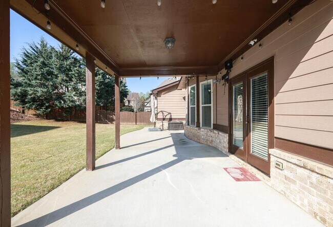 Building Photo - 4669 Sierra Creek Dr NE