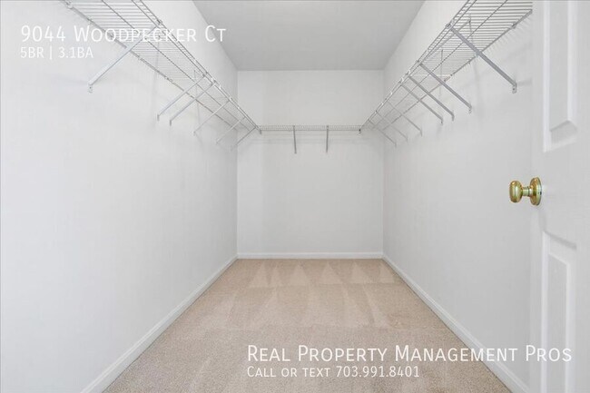 Building Photo - 9044 Woodpecker Ct