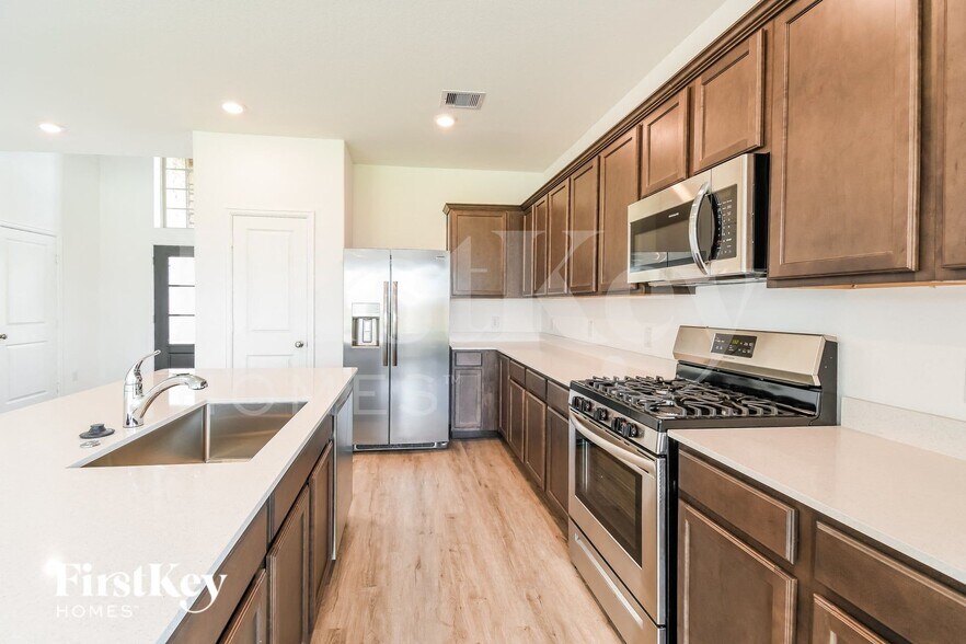 Building Photo - 707 Willow Harbor Ln